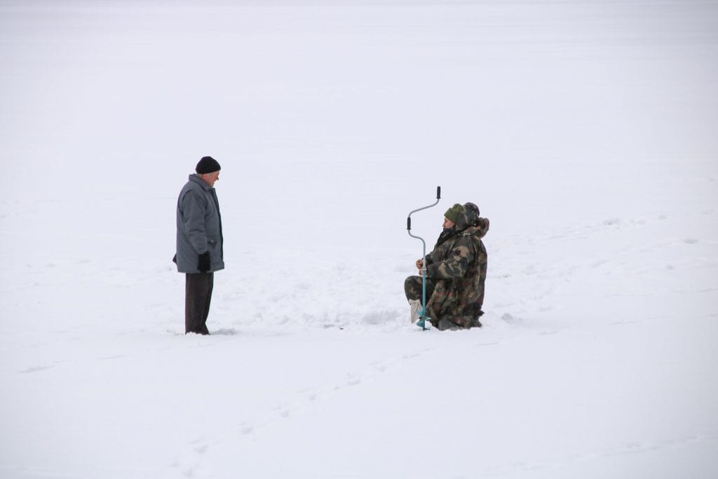 Eisfischen in Trakai Litauen