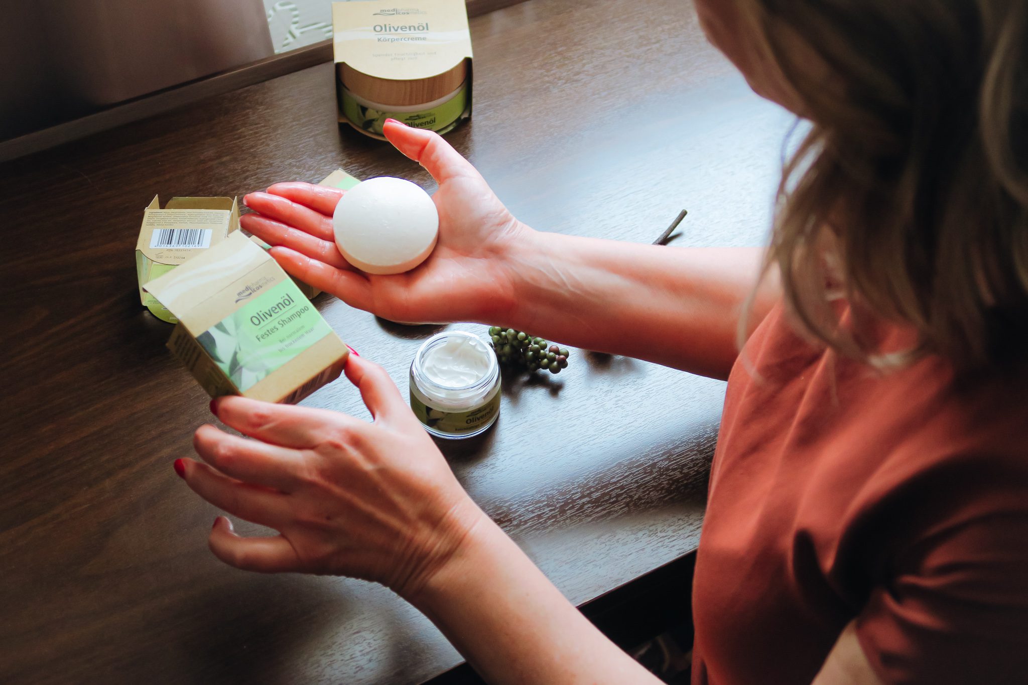 Die nachhaltige Bio-Olivenöl-Pflegeserie von medipharma cosmetics aus der Apotheke im Test