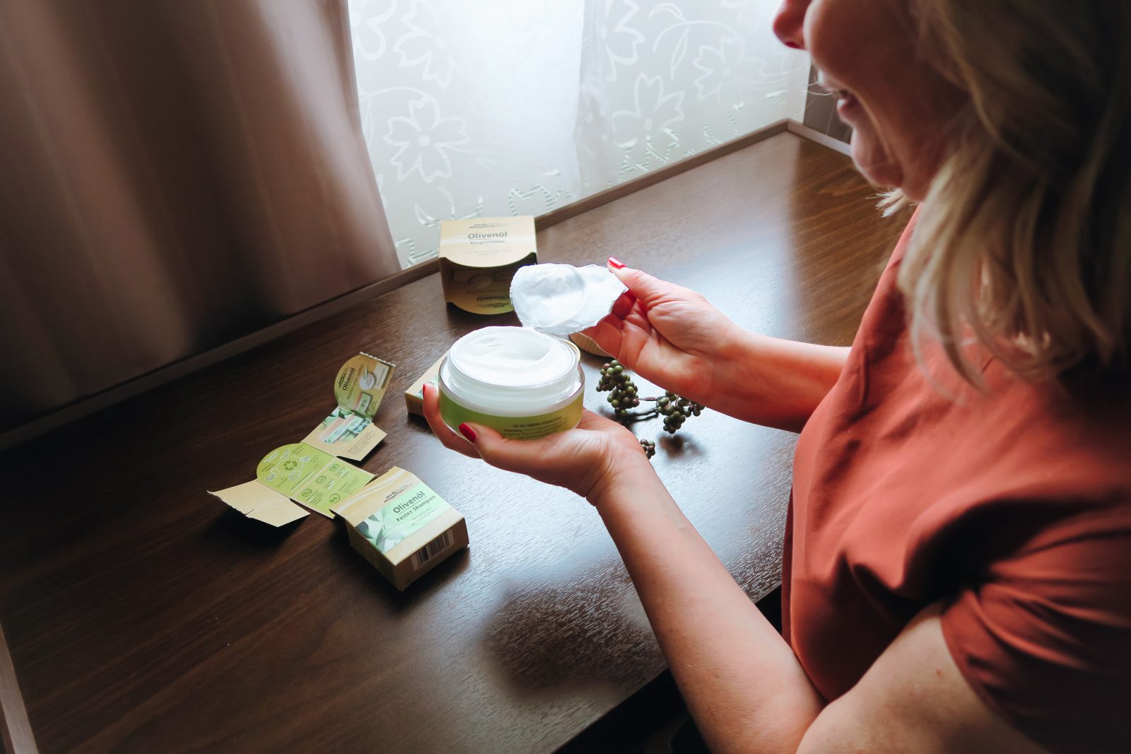 Die nachhaltige Bio-Olivenöl-Pflegeserie von medipharma cosmetics aus der Apotheke im Test