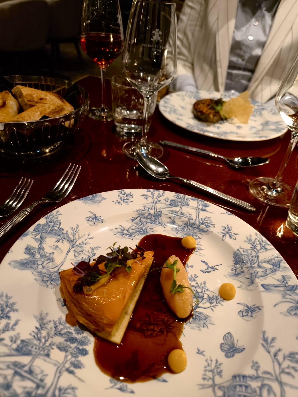 Hauptgericht im 19.20 Paris – moderne französische Bistronomie inspiriert von den Goldenen Zwanzigern